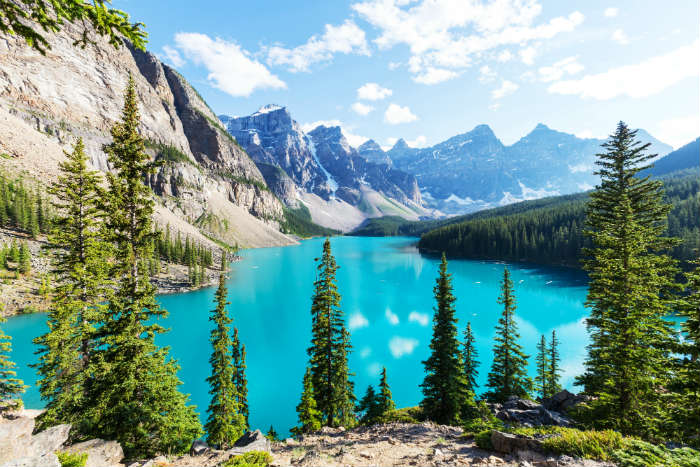 around-the-world-in-80-pictures-moraine-lake-banff-canada